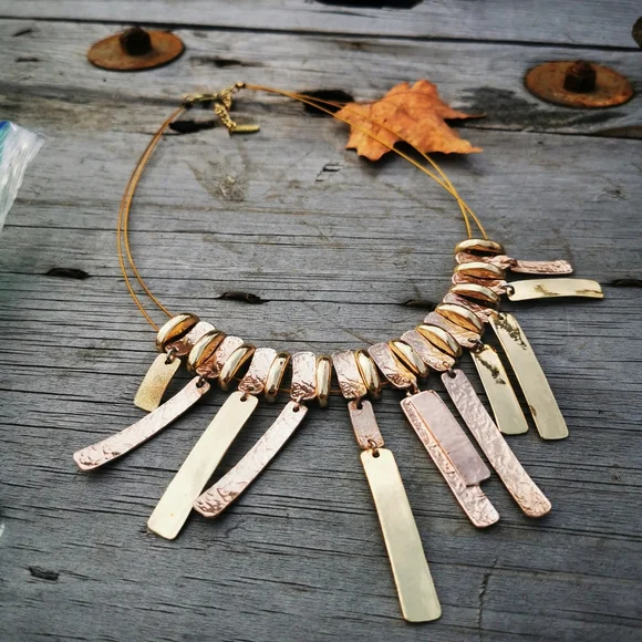 Elegant Gold and Silver Necklace - Picture 4 of 10